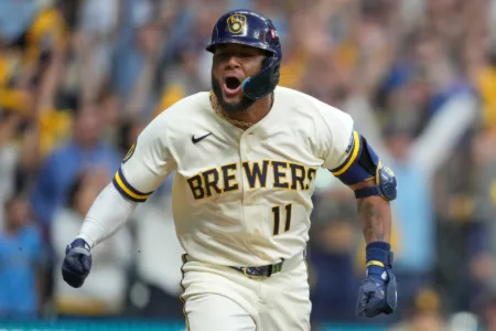 Brewers take 2-0 NLDS lead over Padres